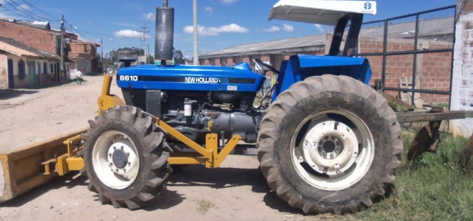 New Holland 6610 Traktor Landmaschine Schlepper Zugmaschine Bulldog gebraucht Planierschild Baumaschinen