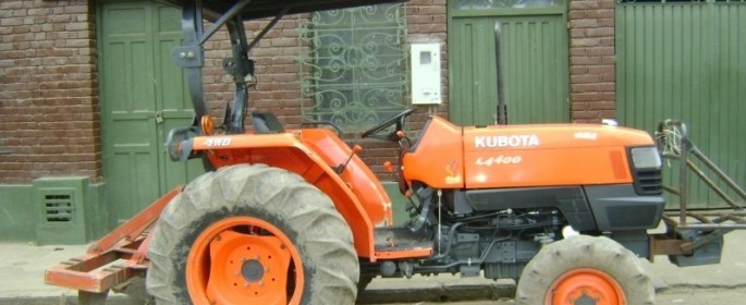 Kubota L4400 Traktor Baumaschinen gebraucht Bilder Baumaschinen gebraucht Schlepper Bulldog Zugmaschine Landmaschinen gebraucht 4WD