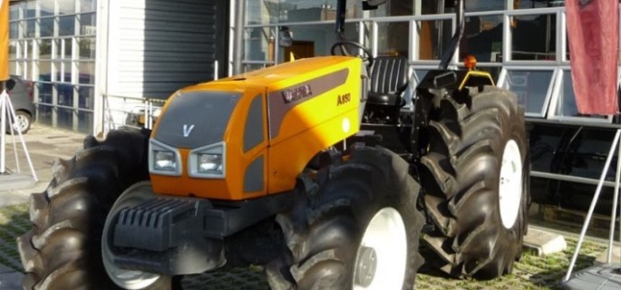 Valtra Traktor A850 Schlepper Bulldog Baumaschinen Landmaschinen Zugmaschinen Allrad