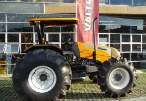 Valtra A850 Traktor A85n Landmaschinen Bilder gebraucht Baumaschinen Schlepper Zugmaschine Bulldog Tractor 